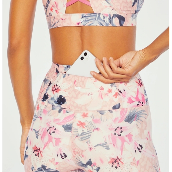 Marika Paradiso Set of Leggings and Sports Bra Large NWT - Picture 8 of 16